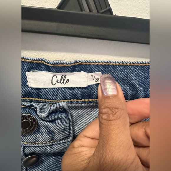 Cello High Rise Button Fly Straight Distressed Jeans Size 7/28 - Picture 4 of 10